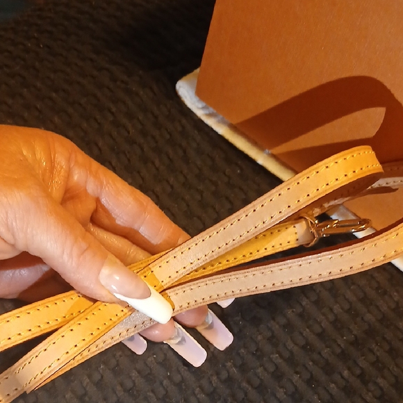 Eva - Picture 3 of 8